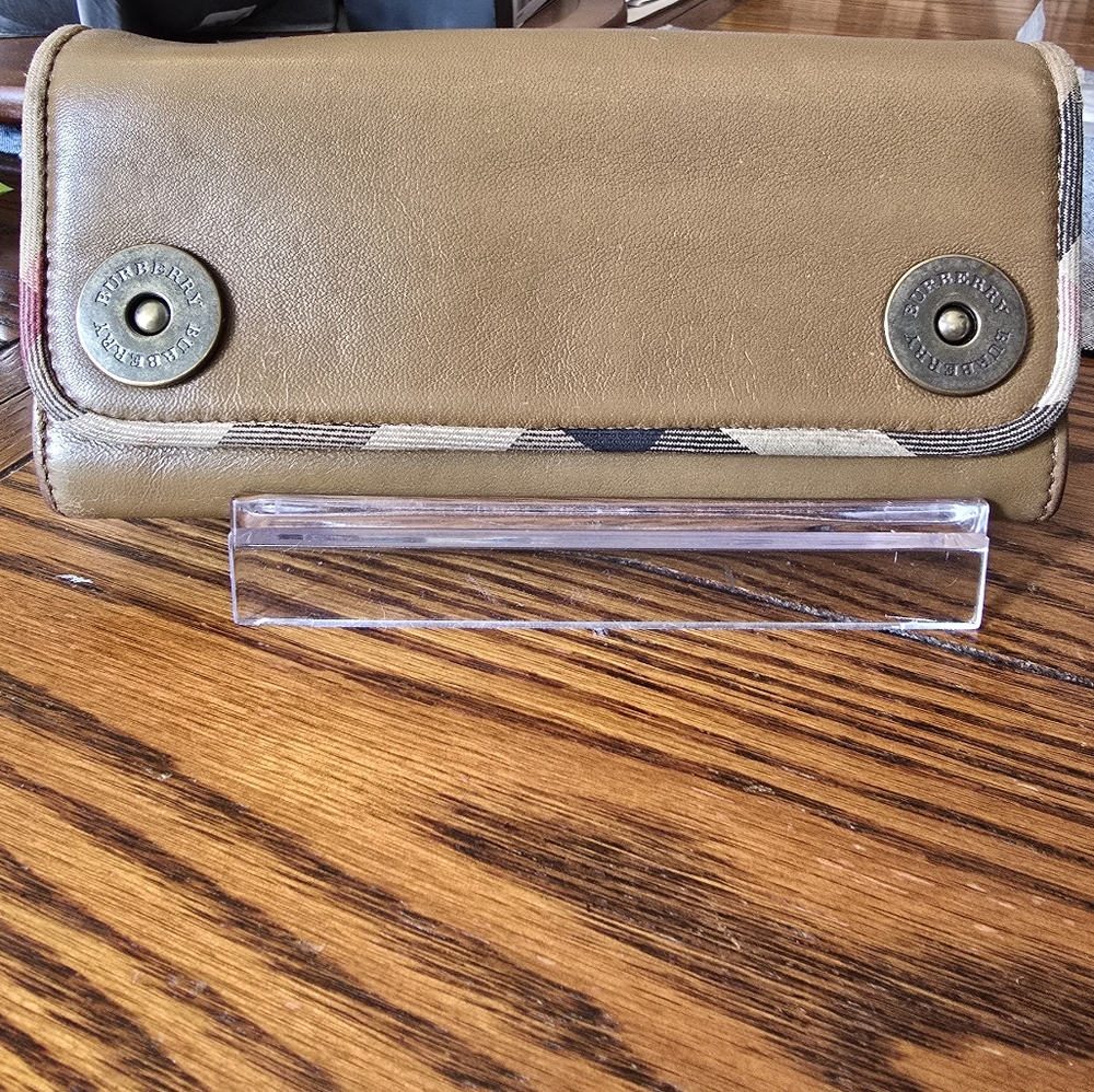 Burberry Trifold Wallet in EUC